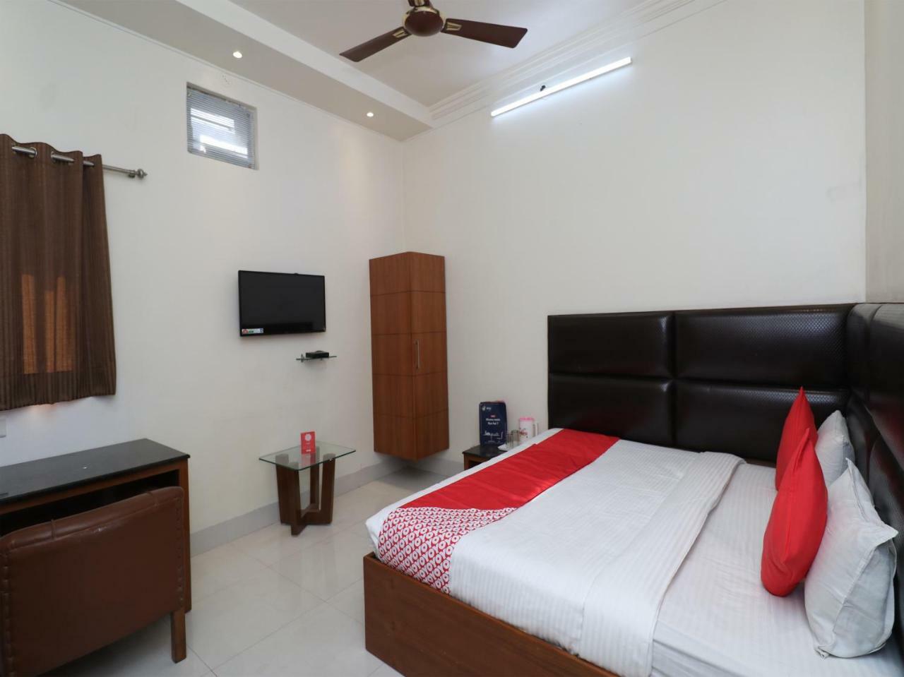 Oyo Hotel Ashoka International Kanpur Esterno foto