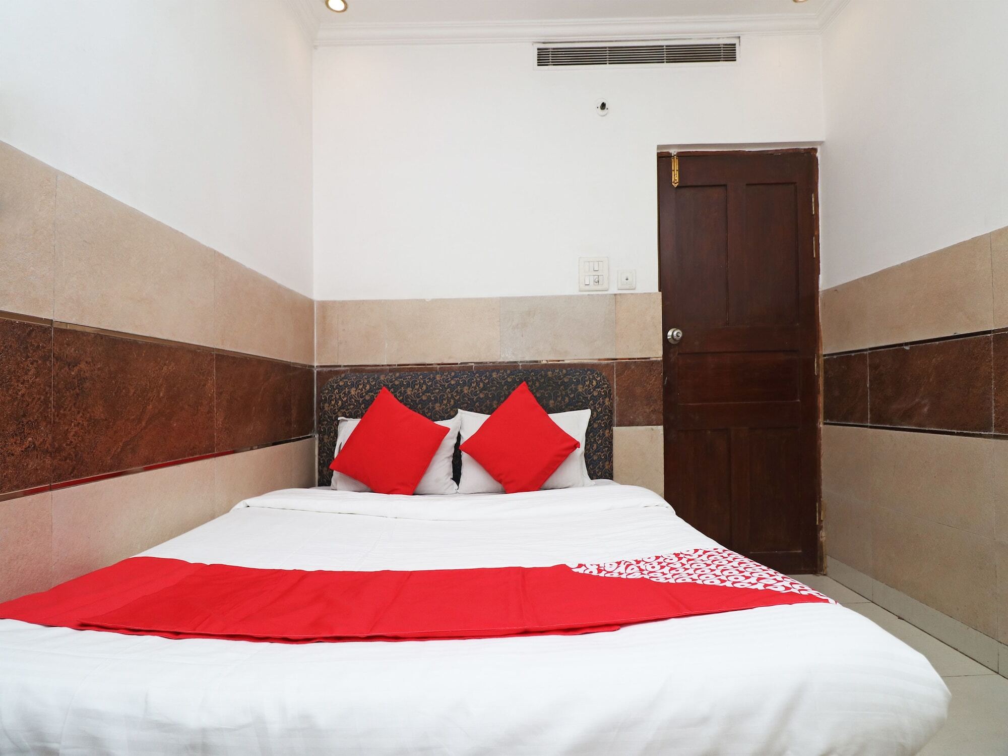 Oyo Hotel Ashoka International Kanpur Esterno foto